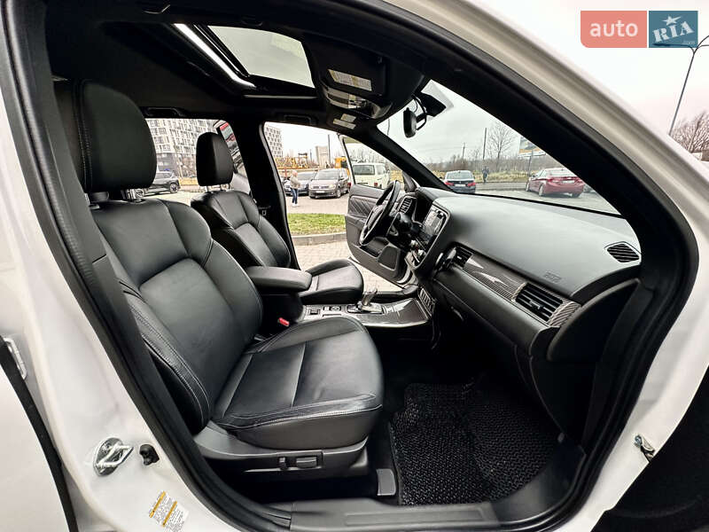 Позашляховик / Кросовер Mitsubishi Outlander 2019 в Львові