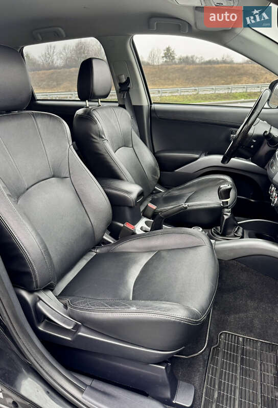 Позашляховик / Кросовер Mitsubishi Outlander 2012 в Полтаві