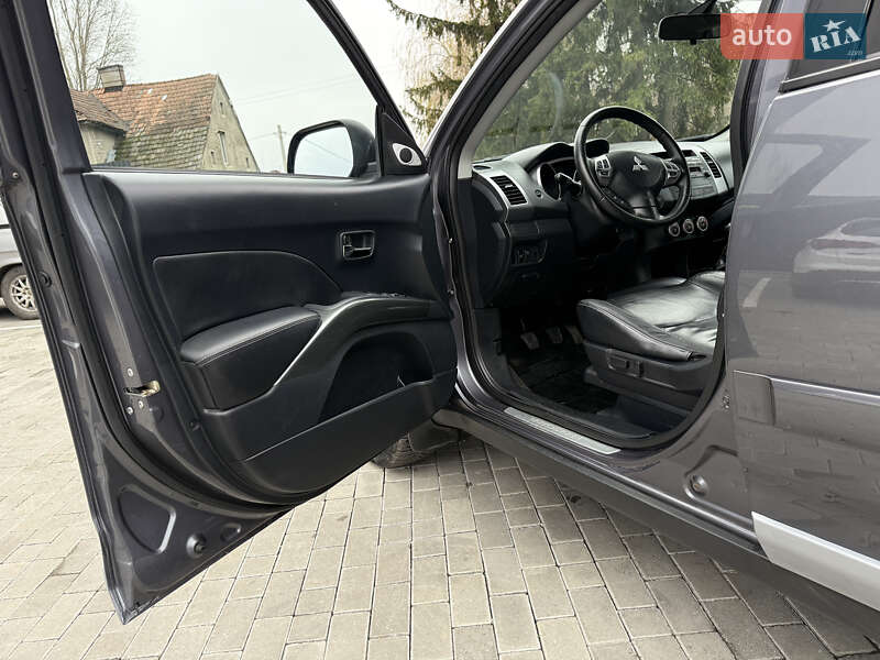 Внедорожник / Кроссовер Mitsubishi Outlander 2008 в Кременце