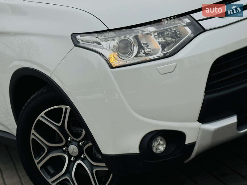 Позашляховик / Кросовер Mitsubishi Outlander 2015 в Дрогобичі