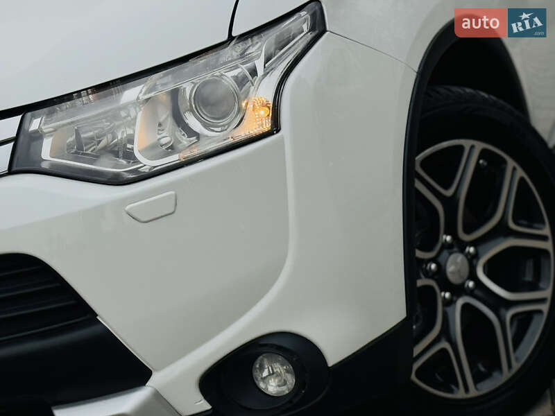 Позашляховик / Кросовер Mitsubishi Outlander 2015 в Дрогобичі