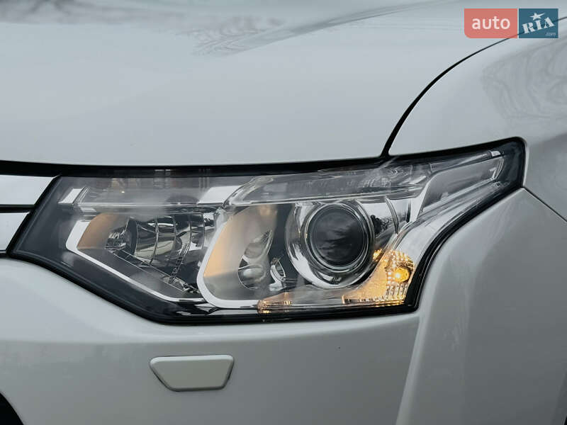 Позашляховик / Кросовер Mitsubishi Outlander 2015 в Дрогобичі