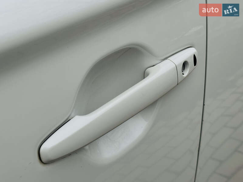 Позашляховик / Кросовер Mitsubishi Outlander 2015 в Дрогобичі