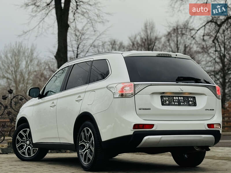 Позашляховик / Кросовер Mitsubishi Outlander 2015 в Дрогобичі
