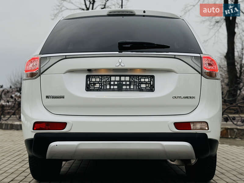 Позашляховик / Кросовер Mitsubishi Outlander 2015 в Дрогобичі