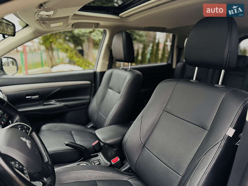 Позашляховик / Кросовер Mitsubishi Outlander 2015 в Дрогобичі