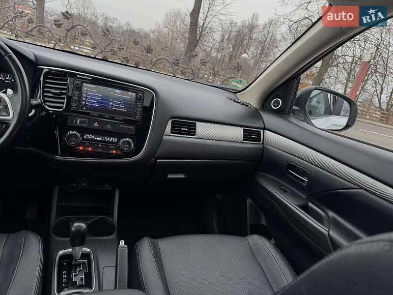 Позашляховик / Кросовер Mitsubishi Outlander 2015 в Дрогобичі