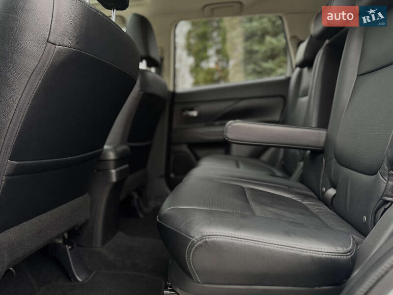 Позашляховик / Кросовер Mitsubishi Outlander 2015 в Дрогобичі