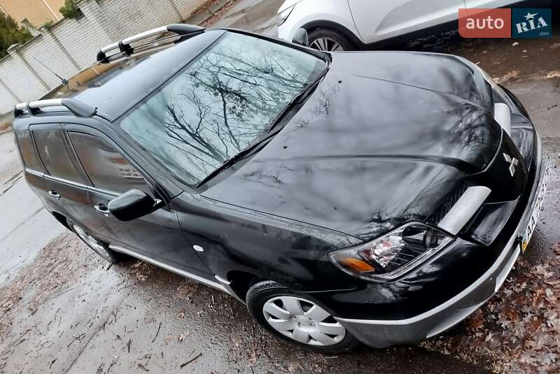 Позашляховик / Кросовер Mitsubishi Outlander 2003 в Києві