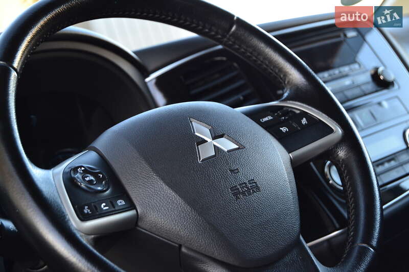 Внедорожник / Кроссовер Mitsubishi Outlander 2013 в Дрогобыче
