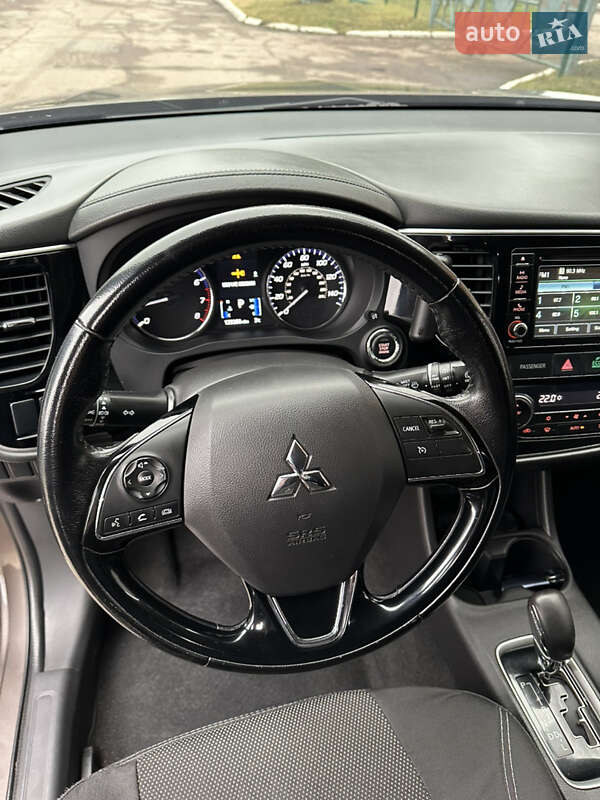 Внедорожник / Кроссовер Mitsubishi Outlander 2015 в Сумах фото 20 Внедорожник / Кроссовер Mitsubishi Outlander 2015 в Сумах