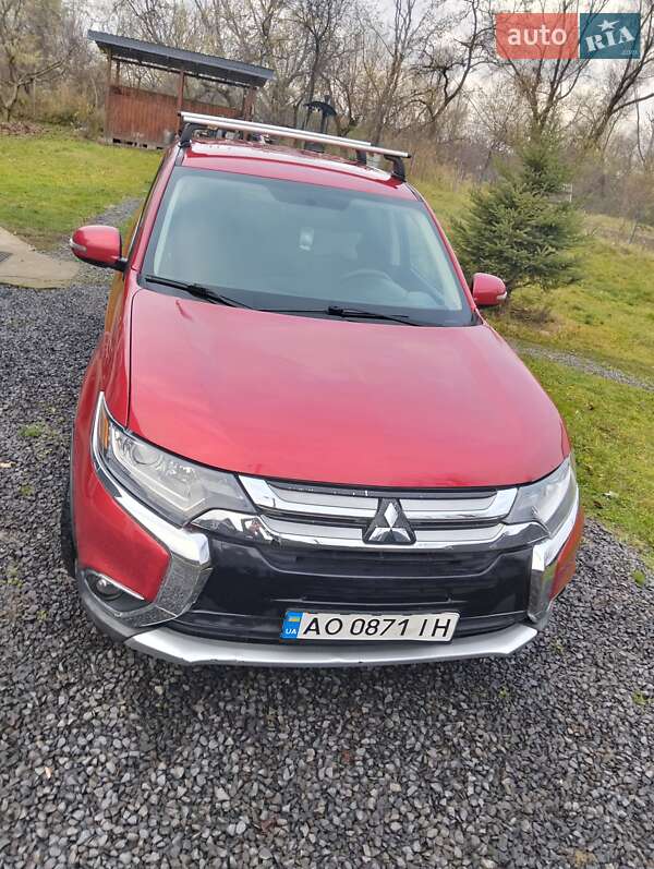 Позашляховик / Кросовер Mitsubishi Outlander 2018 в Ужгороді