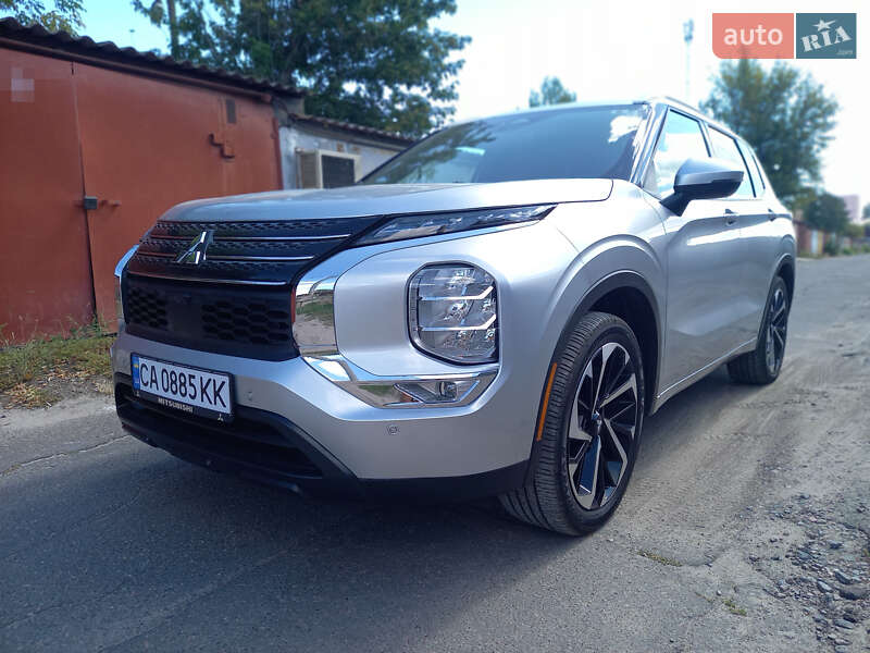 Внедорожник / Кроссовер Mitsubishi Outlander 2022 в Черкассах