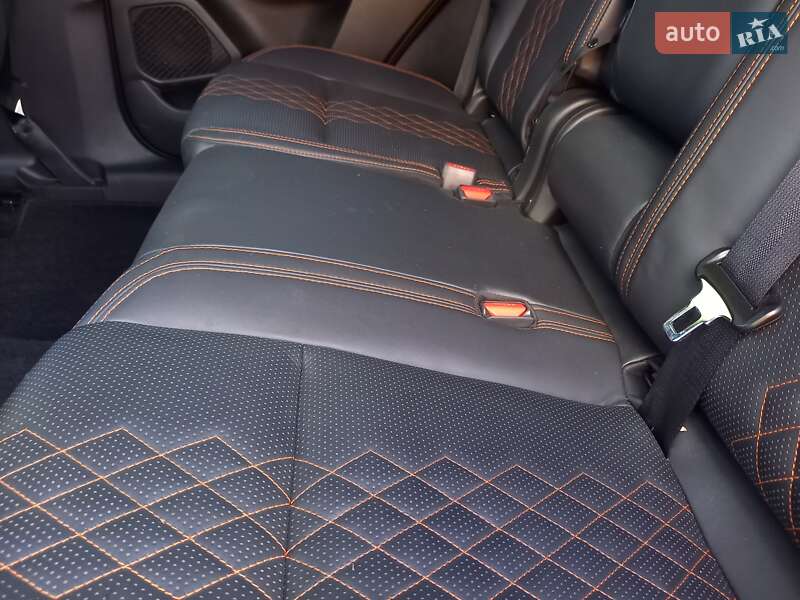 Внедорожник / Кроссовер Mitsubishi Outlander 2022 в Черкассах