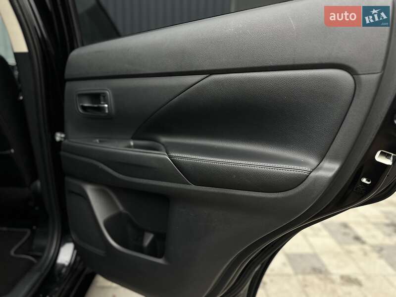 Позашляховик / Кросовер Mitsubishi Outlander 2013 в Івано-Франківську