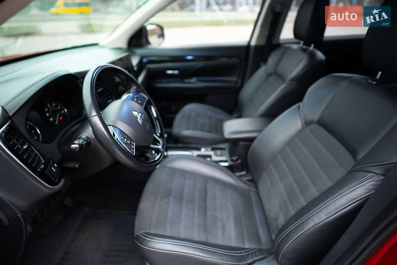 Внедорожник / Кроссовер Mitsubishi Outlander 2019 в Запорожье