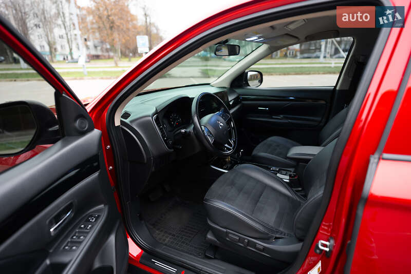 Внедорожник / Кроссовер Mitsubishi Outlander 2019 в Запорожье