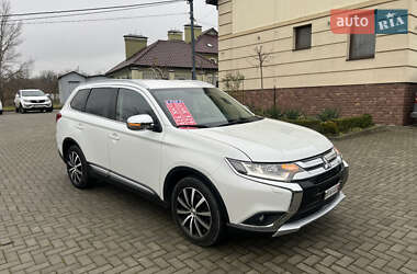 Внедорожник / Кроссовер Mitsubishi Outlander 2016 в Золочеве