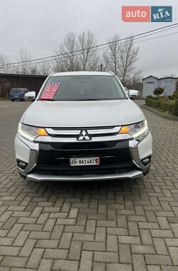 Позашляховик / Кросовер Mitsubishi Outlander 2016 в Золочеві
