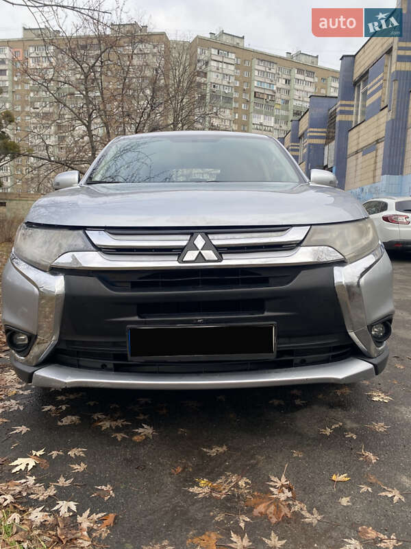 Mitsubishi Outlander 2016