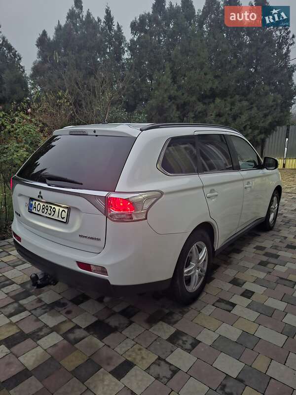 Позашляховик / Кросовер Mitsubishi Outlander 2012 в Ужгороді