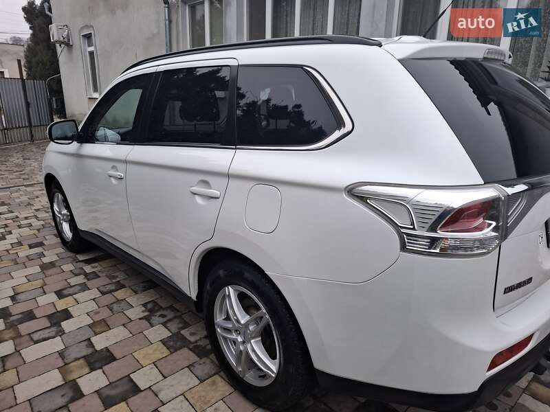 Позашляховик / Кросовер Mitsubishi Outlander 2012 в Ужгороді