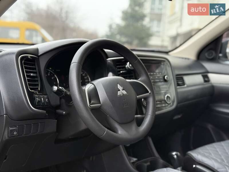 Внедорожник / Кроссовер Mitsubishi Outlander 2013 в Ивано-Франковске