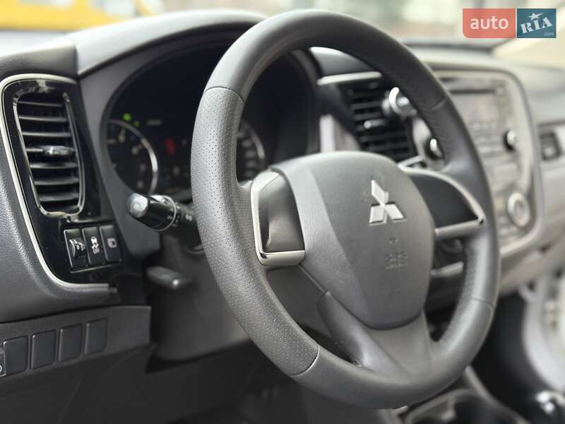 Внедорожник / Кроссовер Mitsubishi Outlander 2013 в Ивано-Франковске