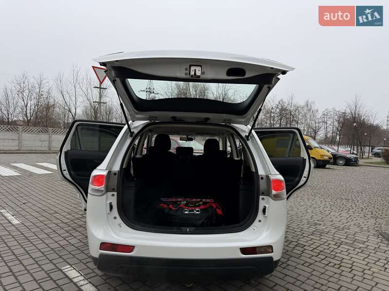 Внедорожник / Кроссовер Mitsubishi Outlander 2013 в Ивано-Франковске