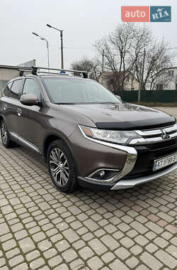 Внедорожник / Кроссовер Mitsubishi Outlander 2016 в Ивано-Франковске