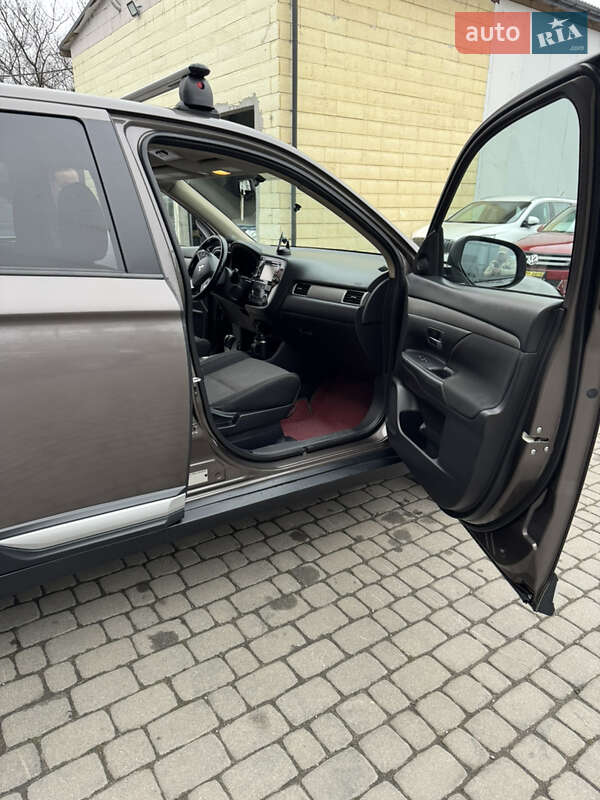 Позашляховик / Кросовер Mitsubishi Outlander 2016 в Івано-Франківську фото 18 Позашляховик / Кросовер Mitsubishi Outlander 2016 в Івано-Франківську