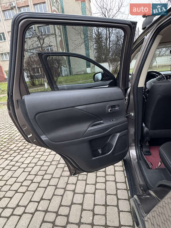 Позашляховик / Кросовер Mitsubishi Outlander 2016 в Івано-Франківську фото 25 Позашляховик / Кросовер Mitsubishi Outlander 2016 в Івано-Франківську