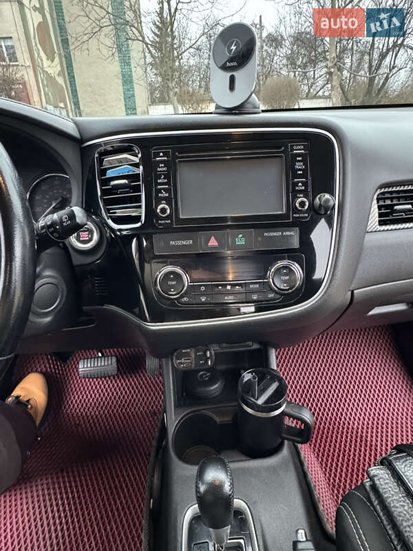 Позашляховик / Кросовер Mitsubishi Outlander 2016 в Івано-Франківську фото 30 Позашляховик / Кросовер Mitsubishi Outlander 2016 в Івано-Франківську