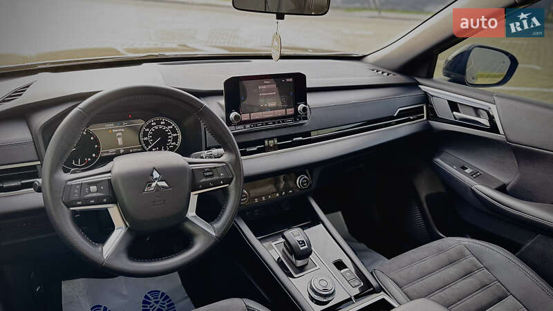 Позашляховик / Кросовер Mitsubishi Outlander 2021 в Івано-Франківську