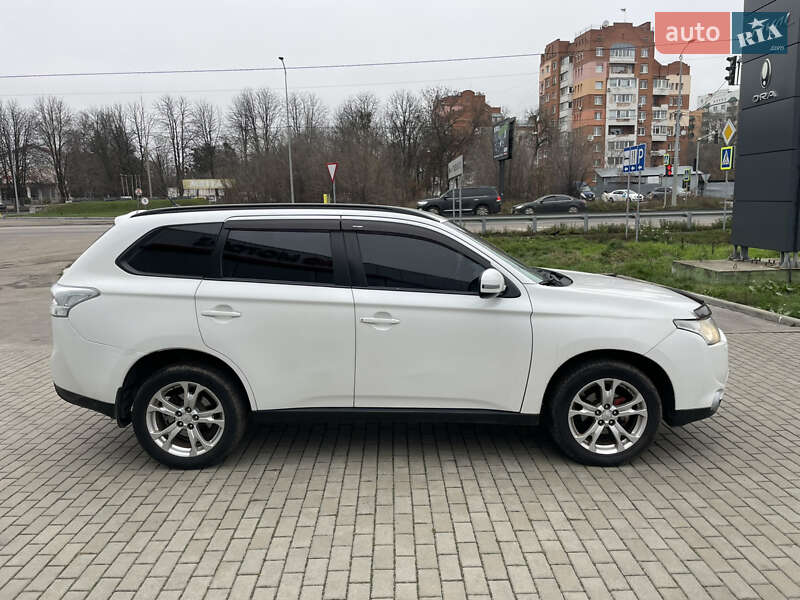 Позашляховик / Кросовер Mitsubishi Outlander 2012 в Полтаві