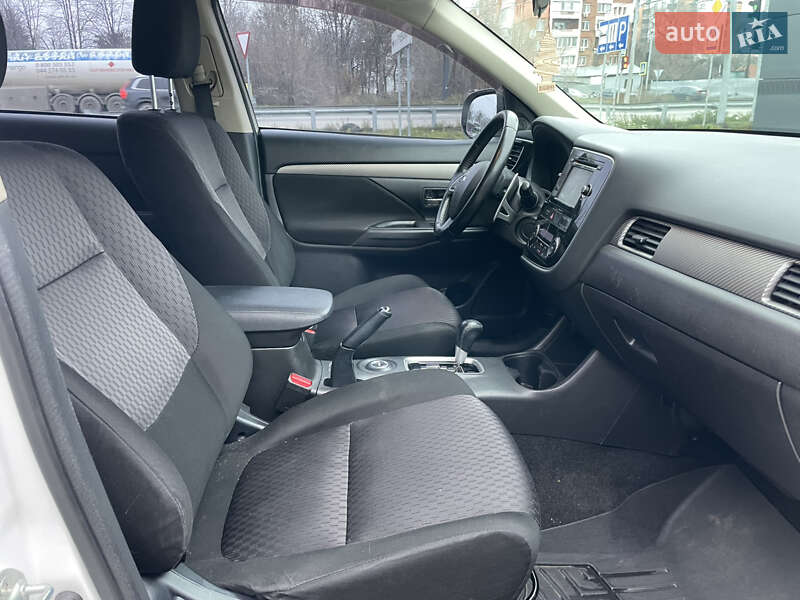 Позашляховик / Кросовер Mitsubishi Outlander 2012 в Полтаві