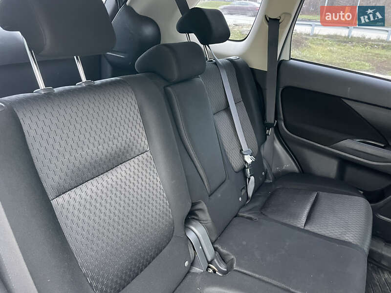 Позашляховик / Кросовер Mitsubishi Outlander 2012 в Полтаві