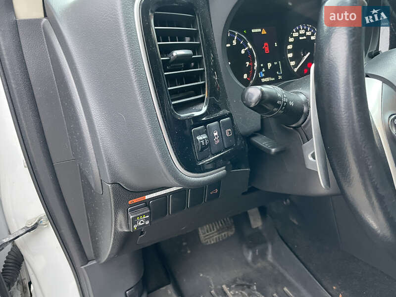 Позашляховик / Кросовер Mitsubishi Outlander 2012 в Полтаві