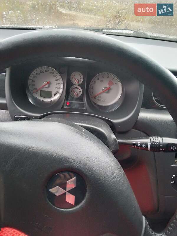 Внедорожник / Кроссовер Mitsubishi Outlander 2004 в Стрые фото 2 Внедорожник / Кроссовер Mitsubishi Outlander 2004 в Стрые