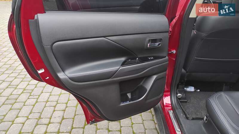 Позашляховик / Кросовер Mitsubishi Outlander 2019 в Харкові
