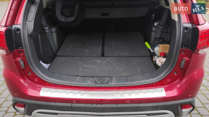 Позашляховик / Кросовер Mitsubishi Outlander 2019 в Харкові