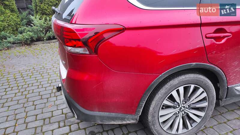 Позашляховик / Кросовер Mitsubishi Outlander 2019 в Харкові