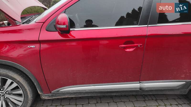 Позашляховик / Кросовер Mitsubishi Outlander 2019 в Харкові