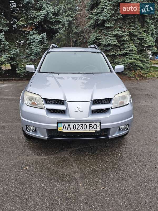 Позашляховик / Кросовер Mitsubishi Outlander 2008 в Києві