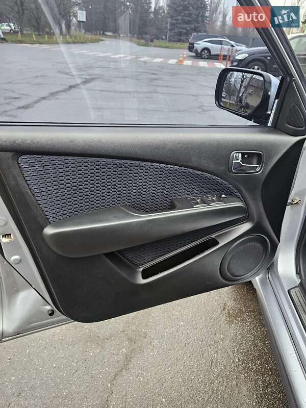 Позашляховик / Кросовер Mitsubishi Outlander 2008 в Києві