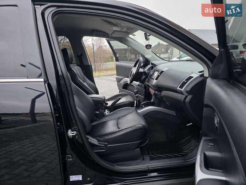 Внедорожник / Кроссовер Mitsubishi Outlander 2012 в Хмельницком