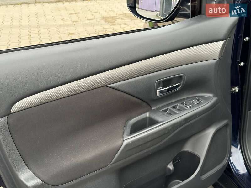 Позашляховик / Кросовер Mitsubishi Outlander 2012 в Луцьку