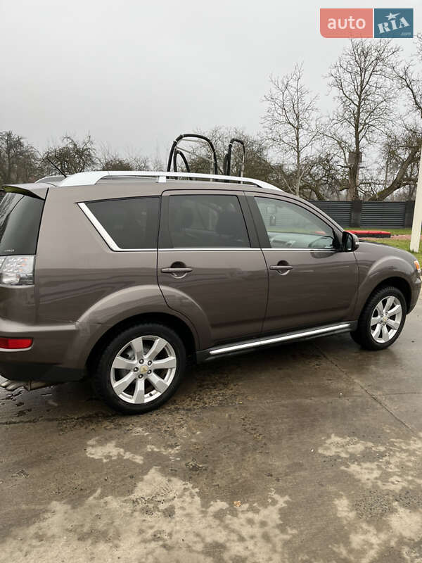 Внедорожник / Кроссовер Mitsubishi Outlander 2010 в Вараше фото 11 Внедорожник / Кроссовер Mitsubishi Outlander 2010 в Вараше