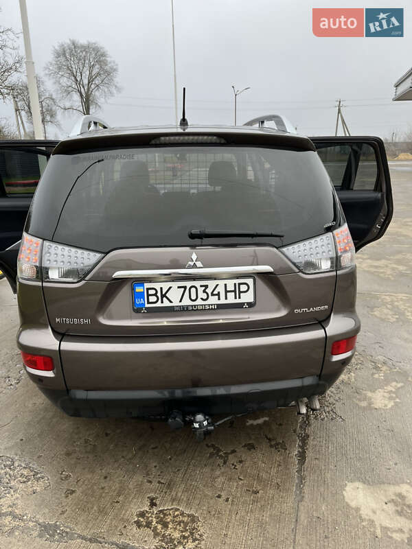 Внедорожник / Кроссовер Mitsubishi Outlander 2010 в Вараше фото 14 Внедорожник / Кроссовер Mitsubishi Outlander 2010 в Вараше
