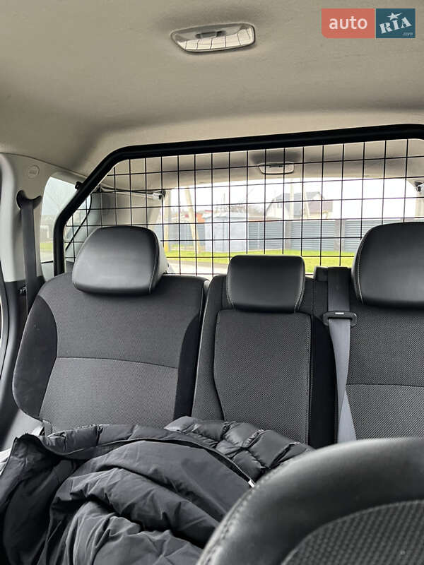 Внедорожник / Кроссовер Mitsubishi Outlander 2010 в Вараше фото 19 Внедорожник / Кроссовер Mitsubishi Outlander 2010 в Вараше